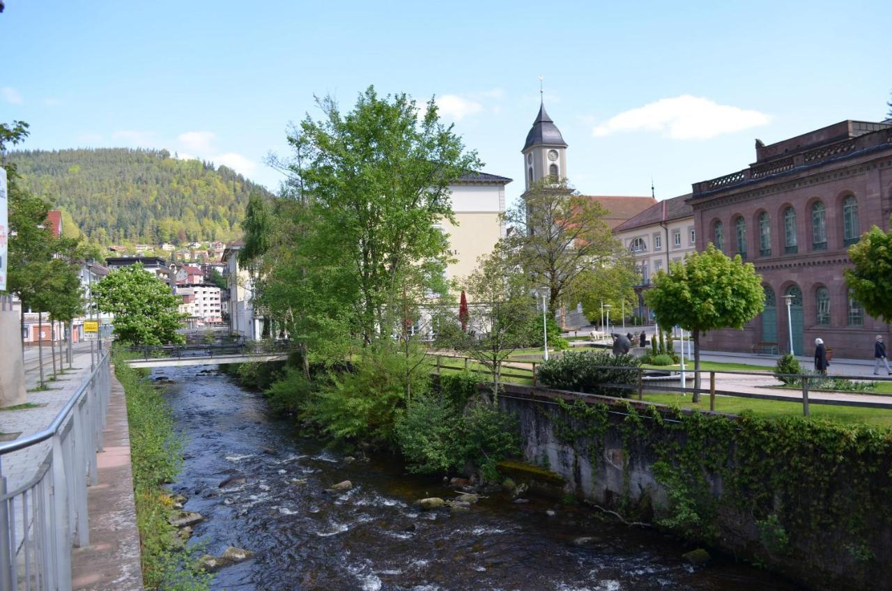 Ferienwohnung Am Kurpark Bad Wildbad Bagian luar foto